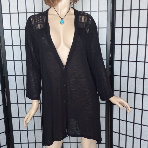 Stay Cozy & Classy: NWT Cable & Gauge 2X Black Textured Long Cardigan with Lace - Picture 2 of 10